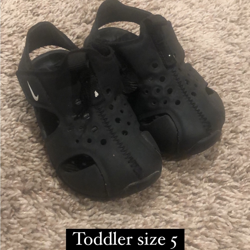 Rubber Nike shoes for toddlers size 5